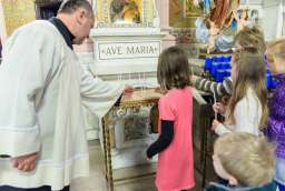 Msza dla dzieci, medaliki / Mass for children, medallions (Dec 15, 2013)